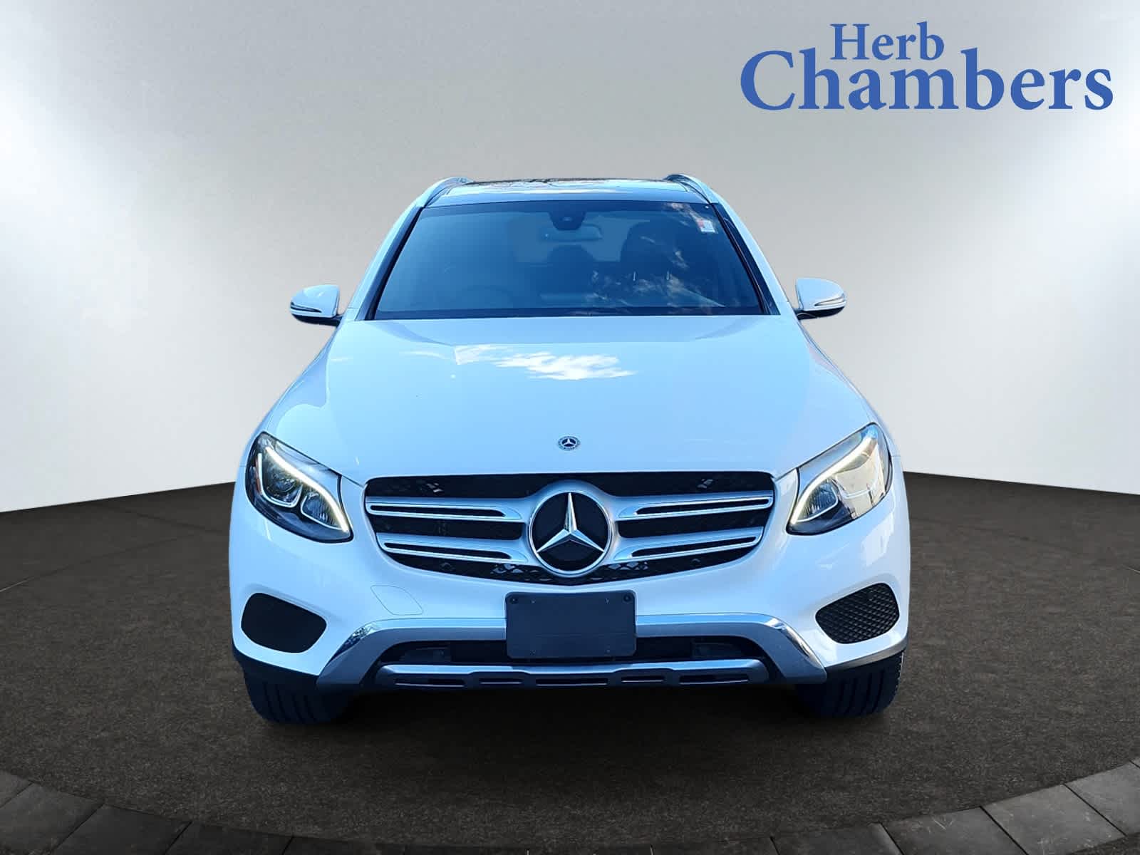 2018 Mercedes Benz GLC 300 4MATIC photo 2