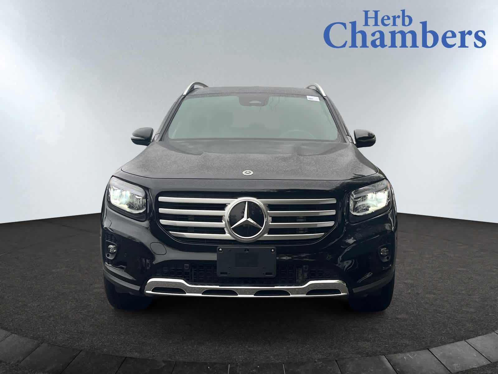 2025 Mercedes Benz GLB 250 4MATIC photo 2