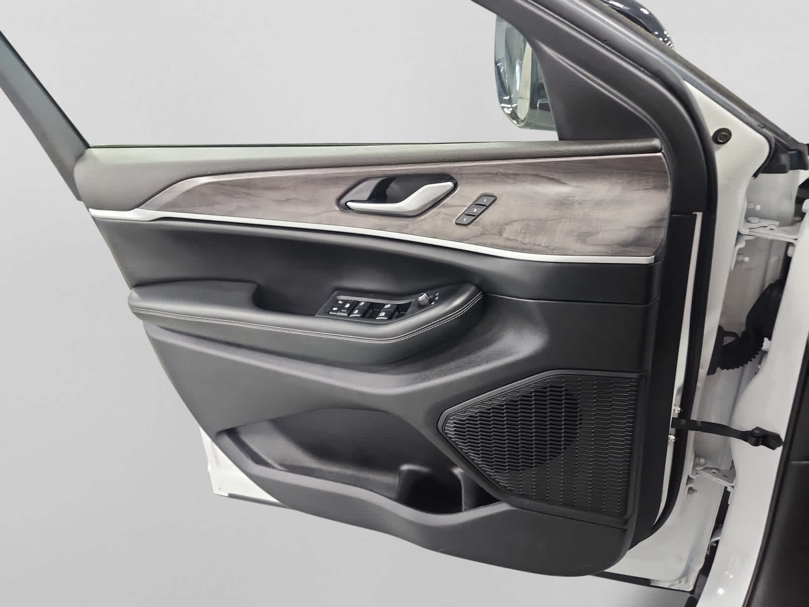 used 2023 Jeep Grand Cherokee car, priced at $32,997