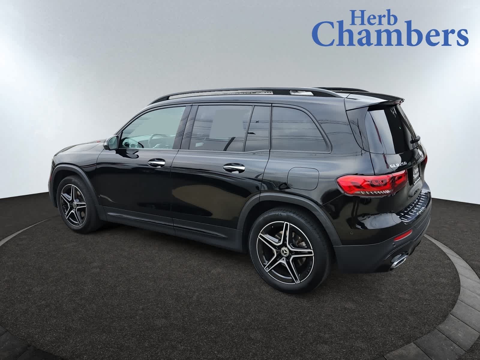 2023 Mercedes Benz GLB 250 4MATIC photo 3