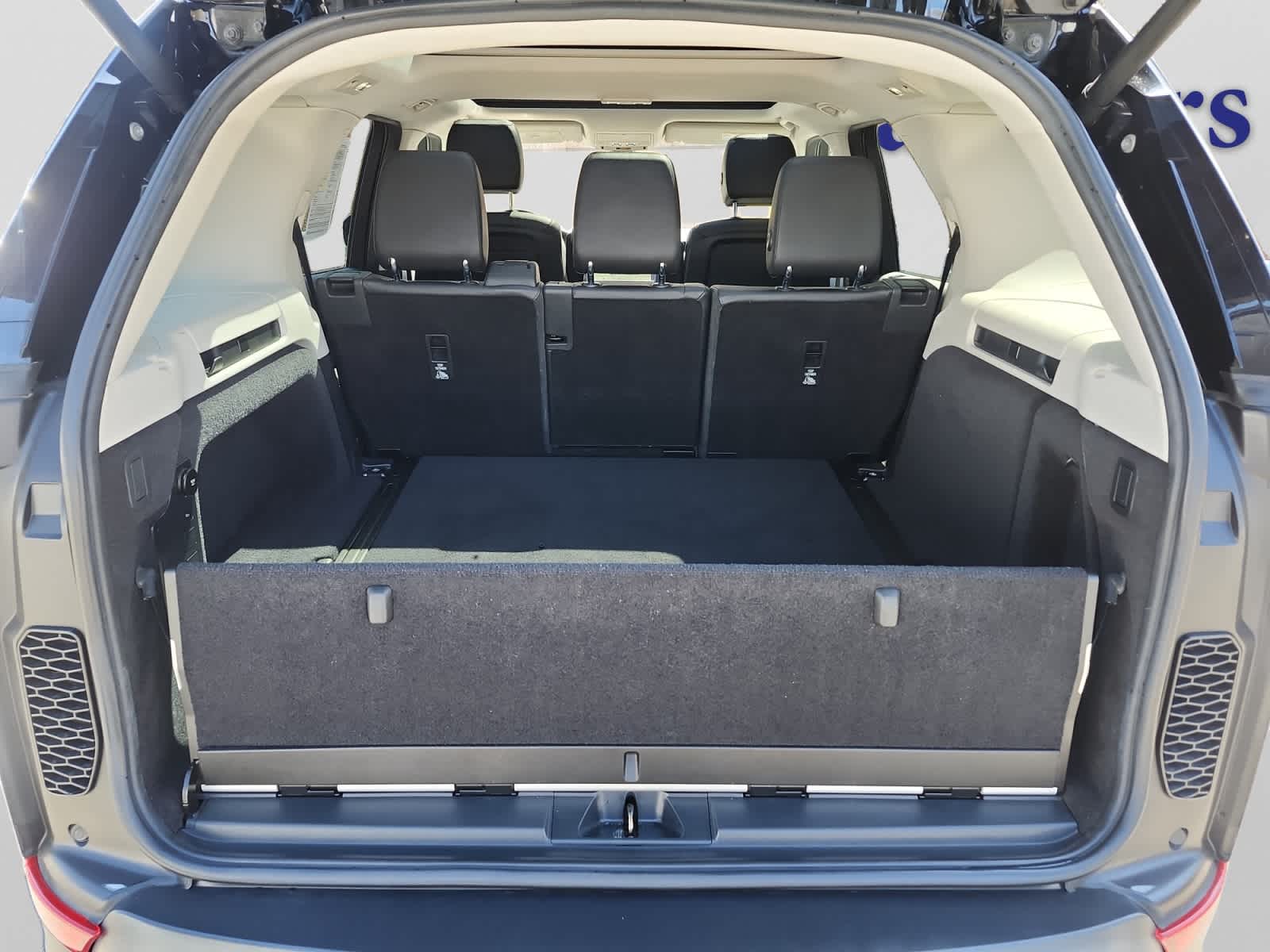 used 2019 Land Rover Discovery car, priced at $13,997