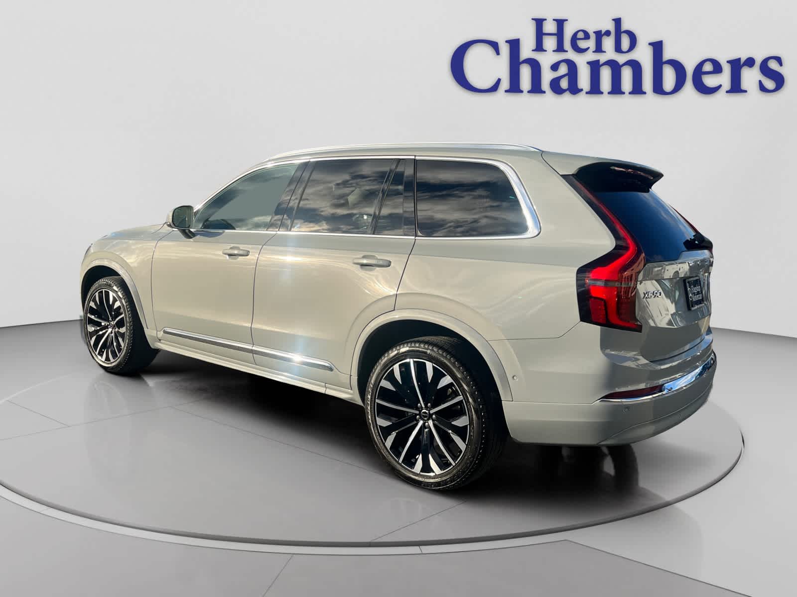 2025 Volvo XC90 Plus photo 3