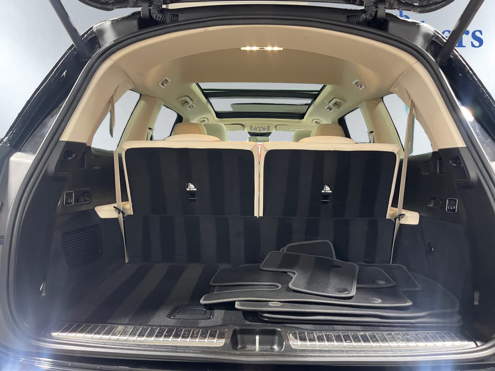 2023 Mercedes Benz GLS 450 4MATIC photo 4