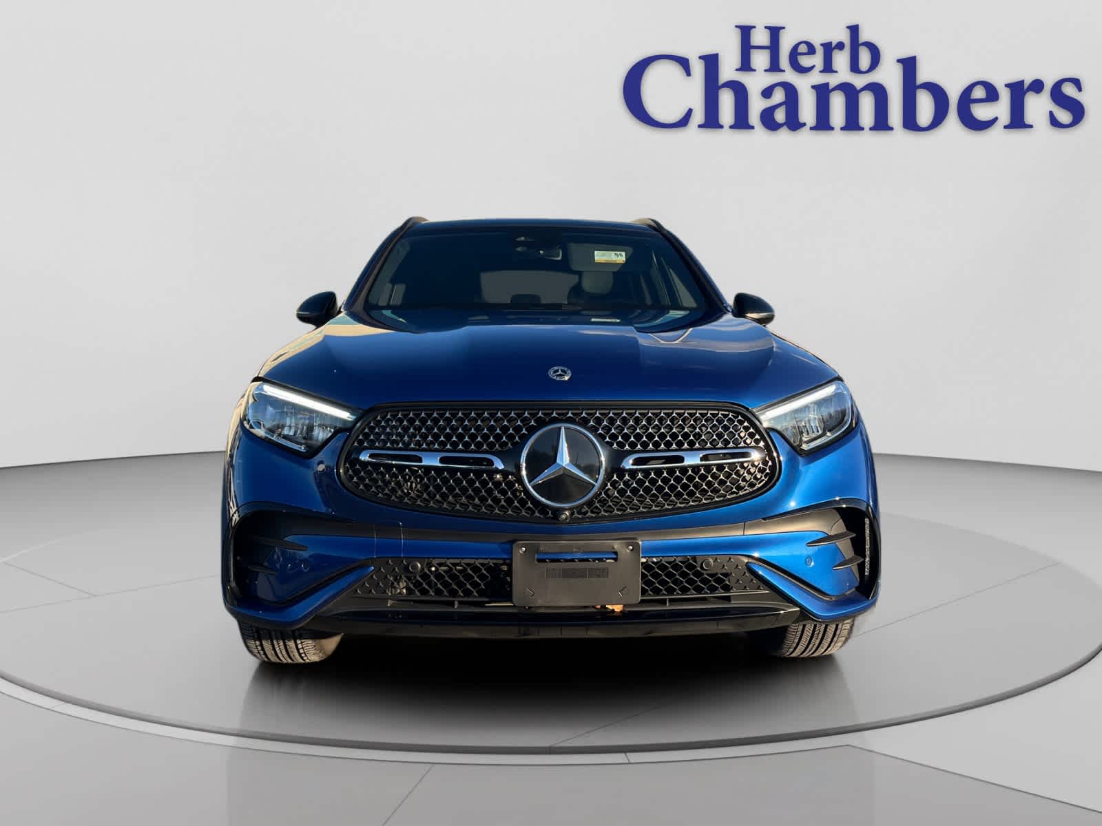 2025 Mercedes Benz GLC 300 4MATIC photo 2