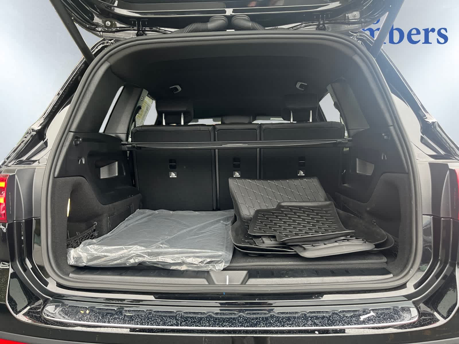 2025 Mercedes Benz GLB 250 4MATIC photo 4