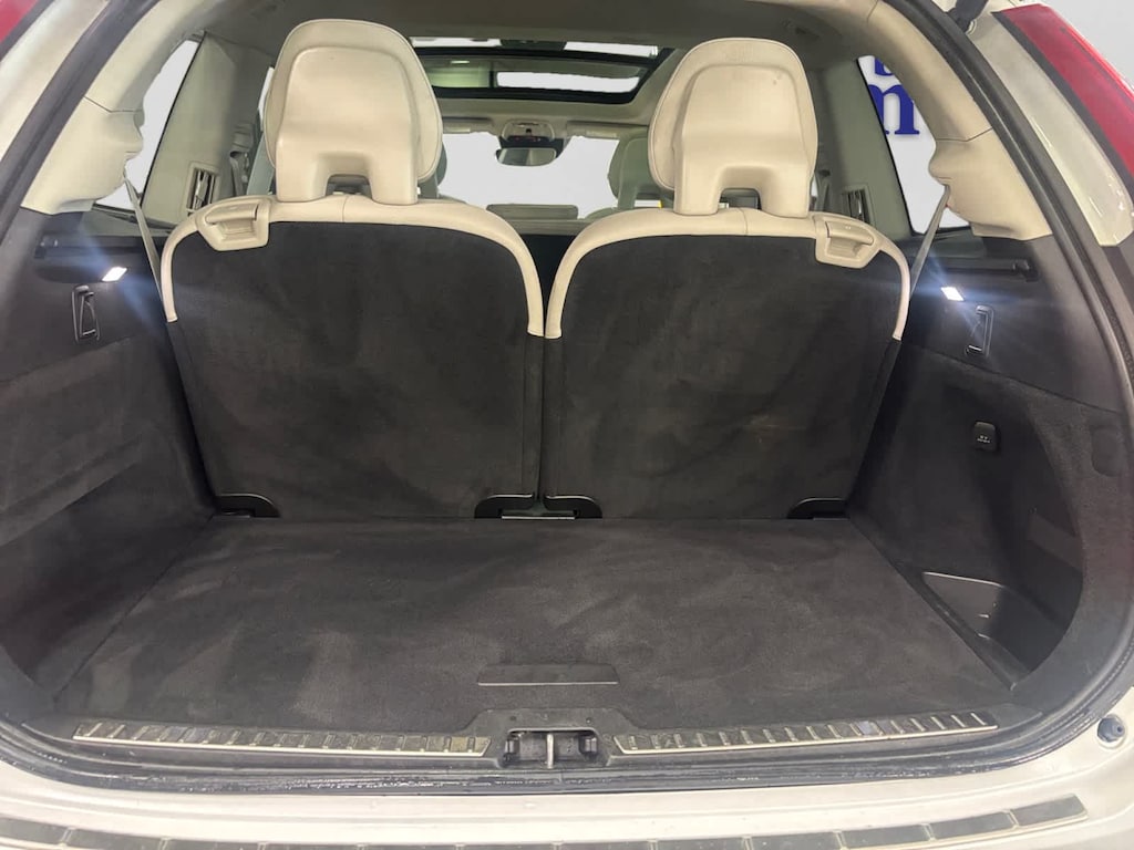 Used 2022 Volvo XC90 T6 AWD Momentum 7 Seater SUV