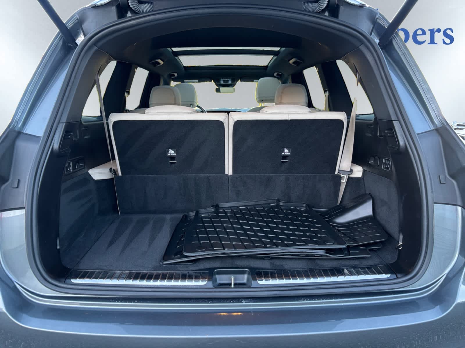 2023 Mercedes Benz GLS 450 4MATIC photo 4