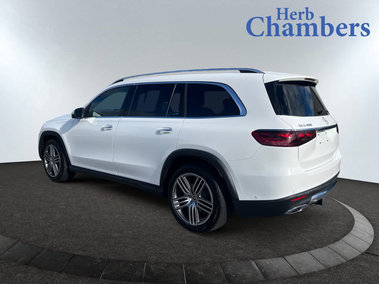 2024 Mercedes Benz GLS 450 4MATIC photo 3