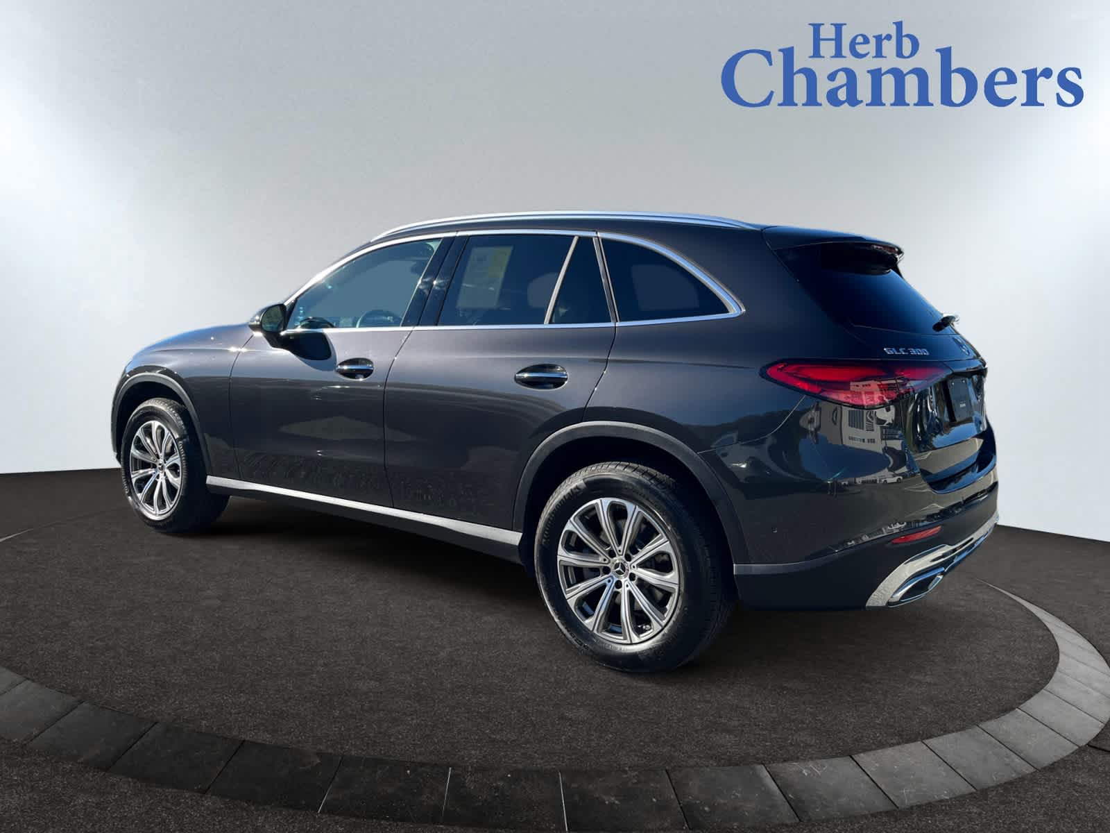 2025 Mercedes Benz GLC 300 4MATIC photo 3