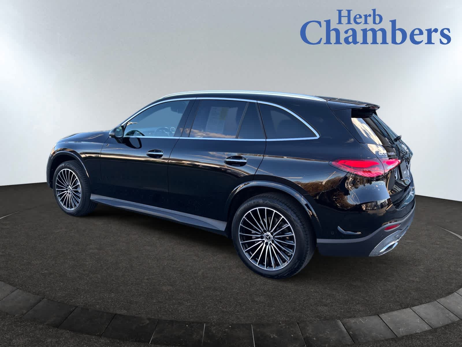 2025 Mercedes Benz GLC 300 4MATIC photo 3