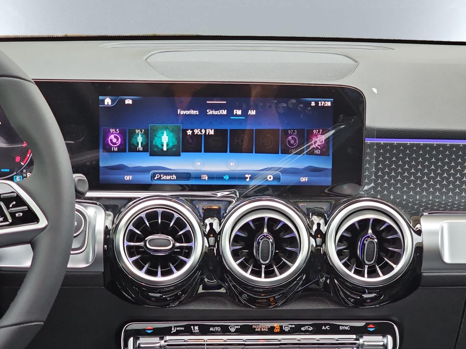 new 2026 Mercedes-Benz GLB 250 car