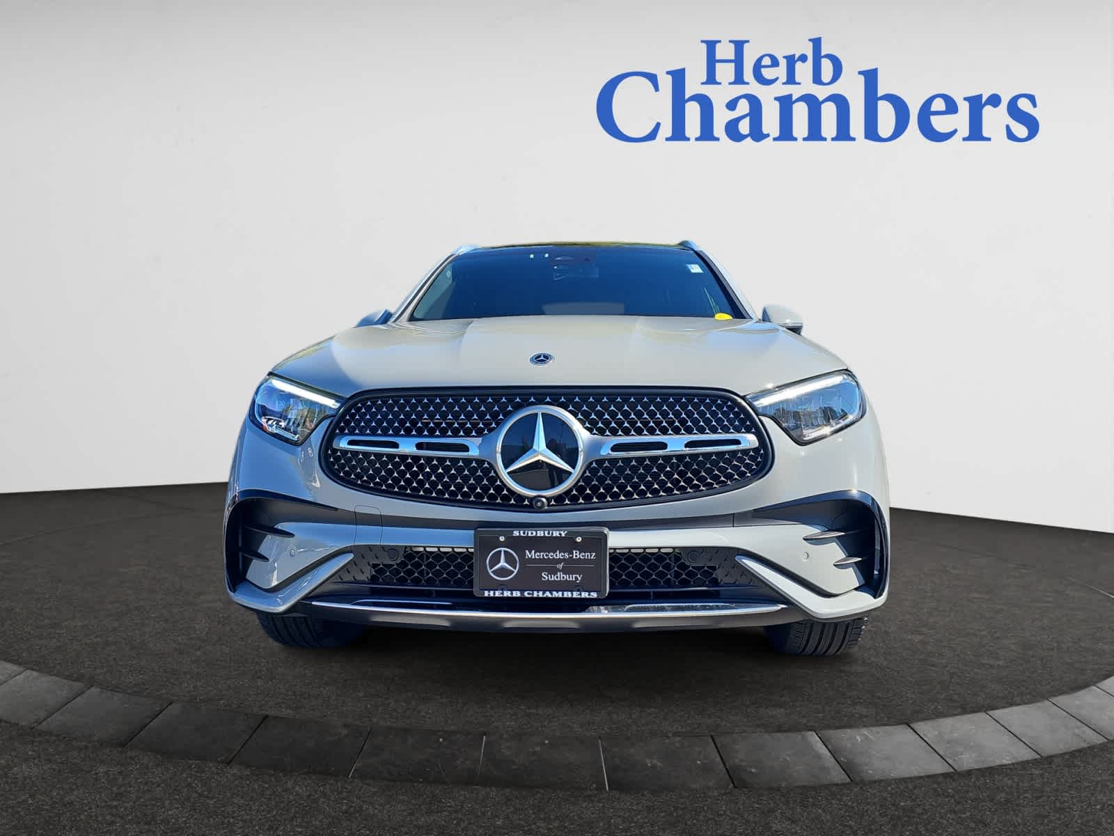 2025 Mercedes Benz GLC 300 4MATIC photo 2