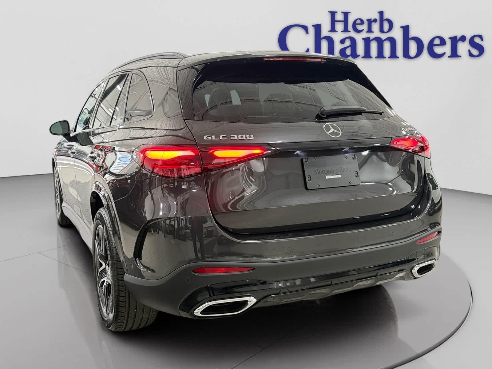 2025 Mercedes Benz GLC 300 4MATIC photo 3