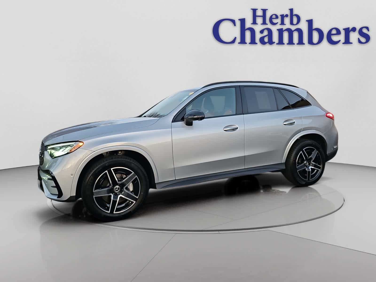 2025 Mercedes Benz GLC 300 4MATIC photo 4