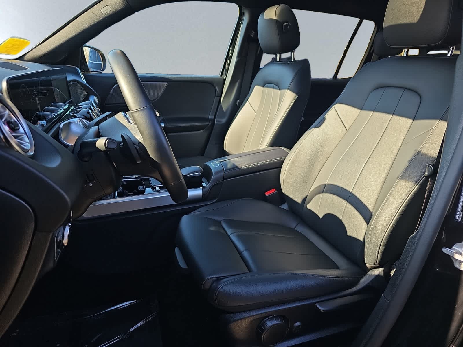 used 2022 Mercedes-Benz GLB 250 car, priced at $30,998