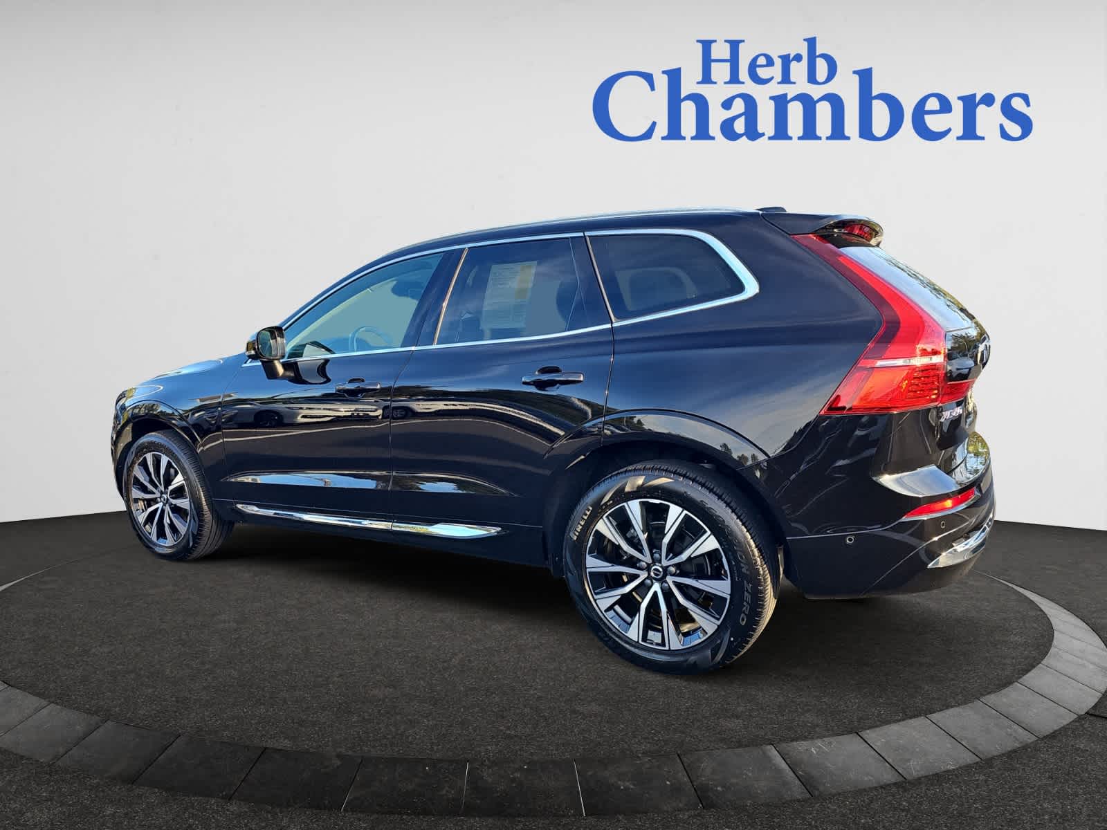 2023 Volvo XC60 B5 Plus photo 2