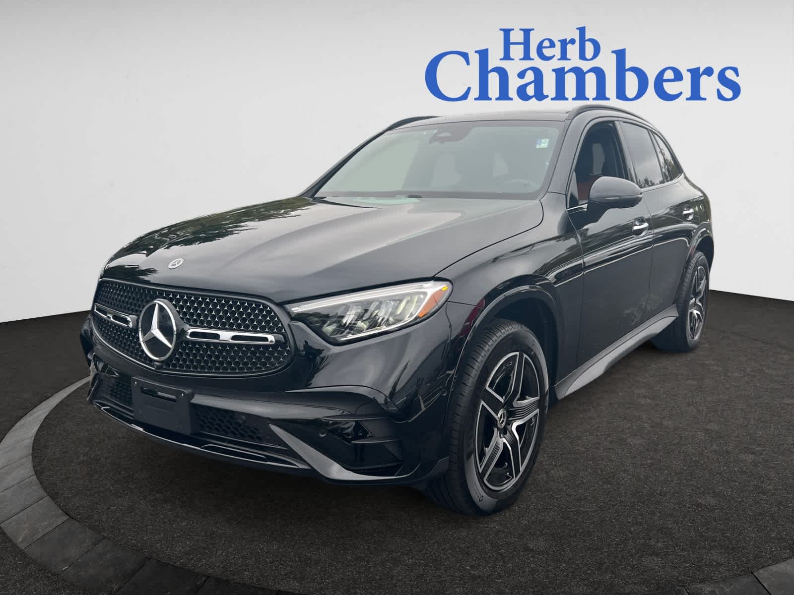 2025 Mercedes Benz GLC 300 4MATIC photo 4