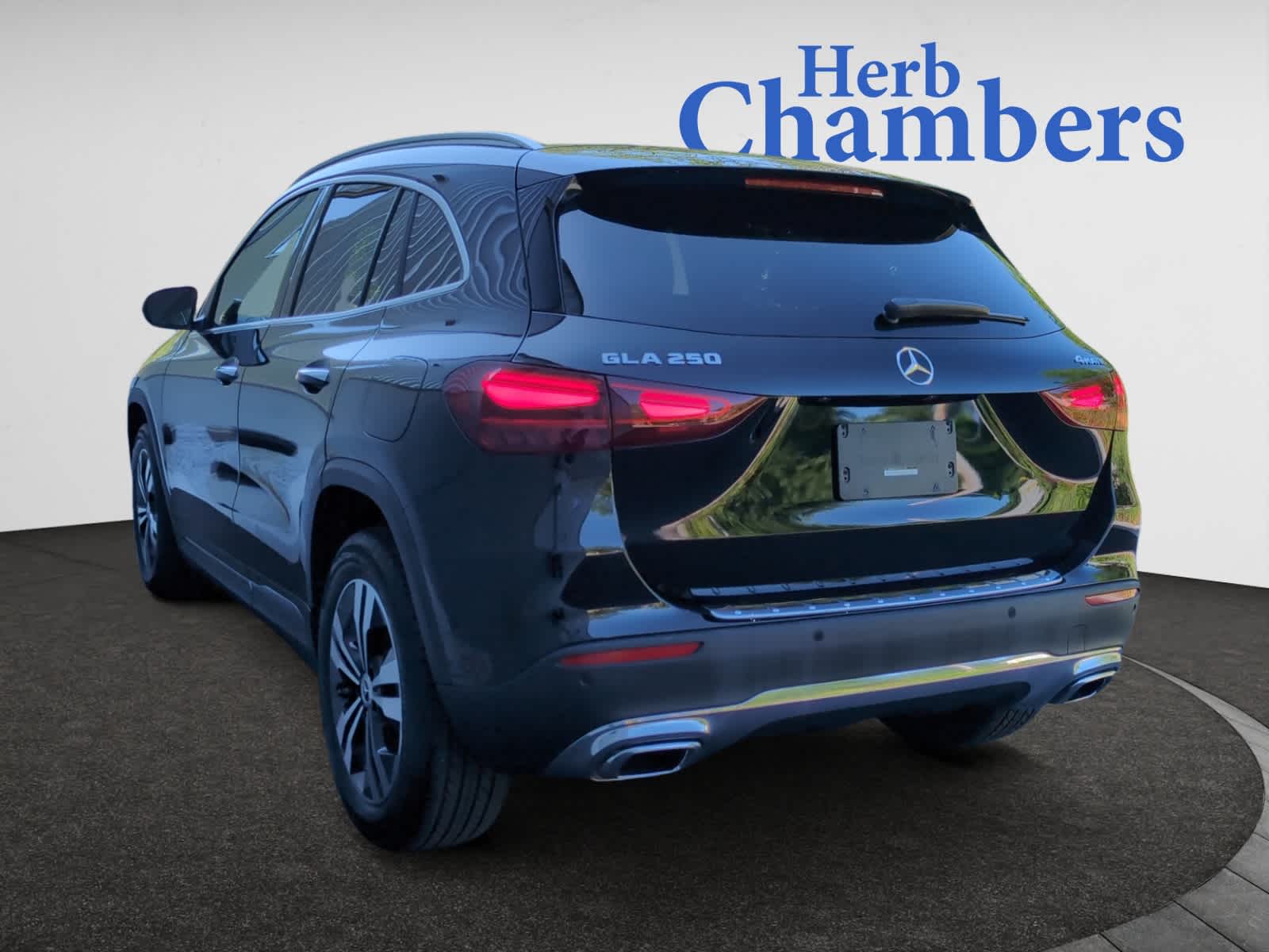 2025 Mercedes Benz GLA 250 4MATIC photo 3