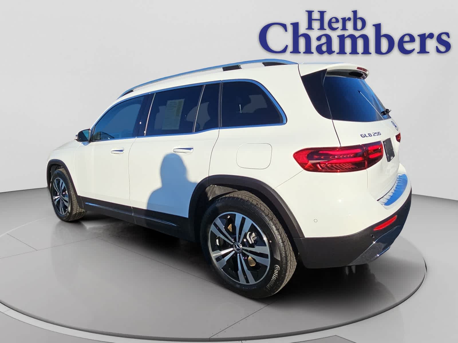 2025 Mercedes Benz GLB 250 4MATIC photo 3