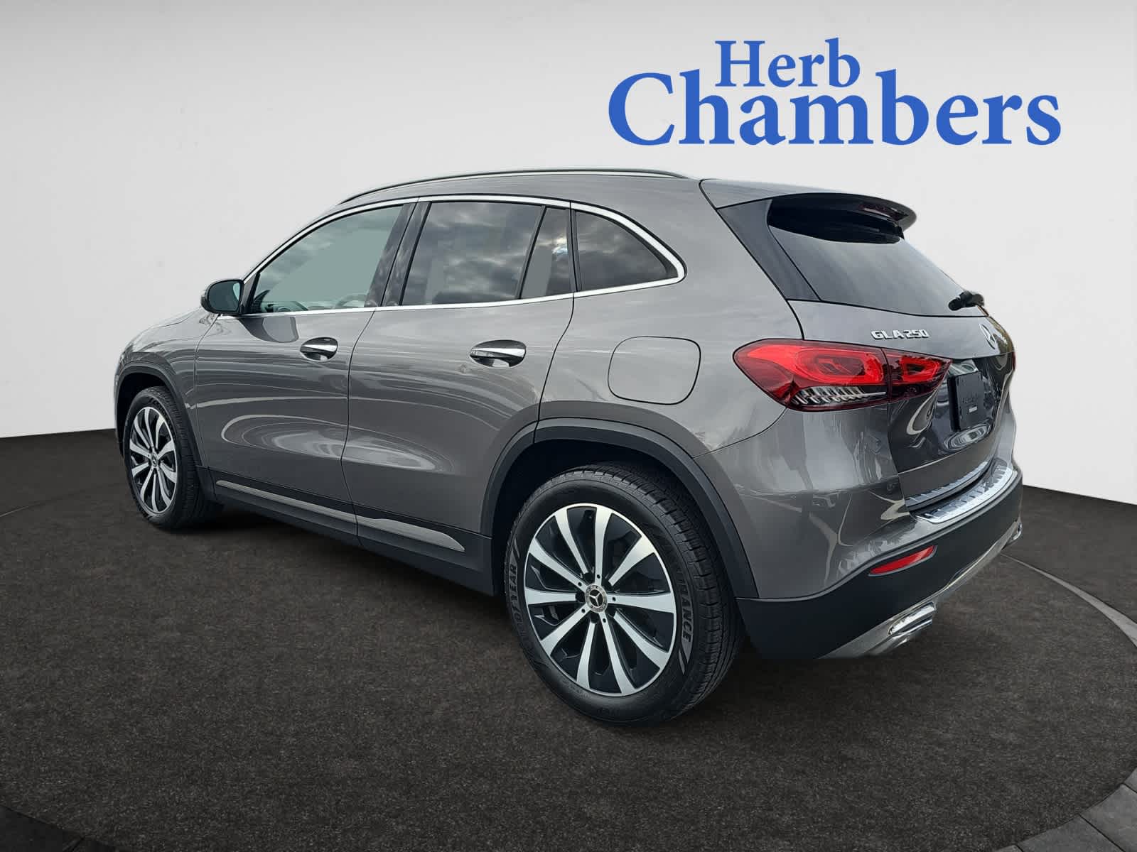 2021 Mercedes Benz GLA 250 4MATIC photo 3