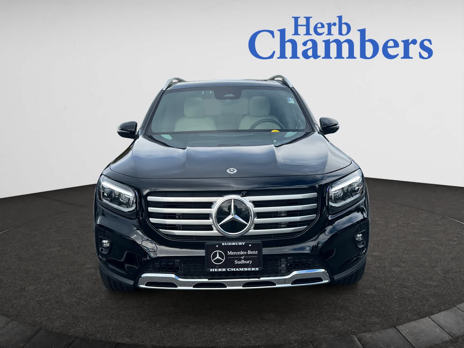 2025 Mercedes Benz GLB 250 4MATIC photo 2