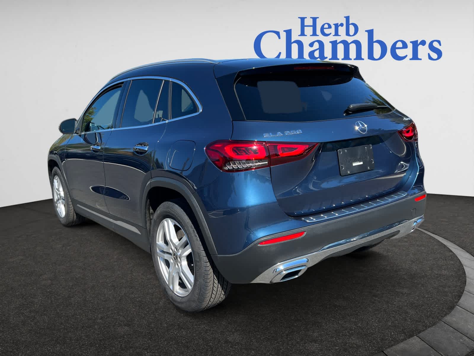 2023 Mercedes Benz GLA 250 4MATIC photo 3