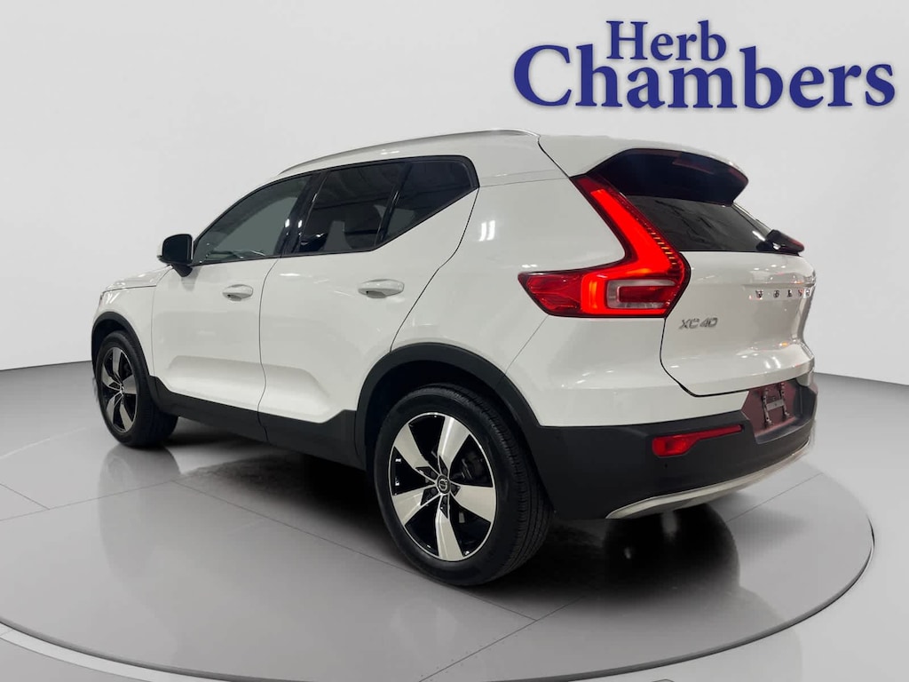 Used 2019 Volvo XC40 T5 Momentum SUV