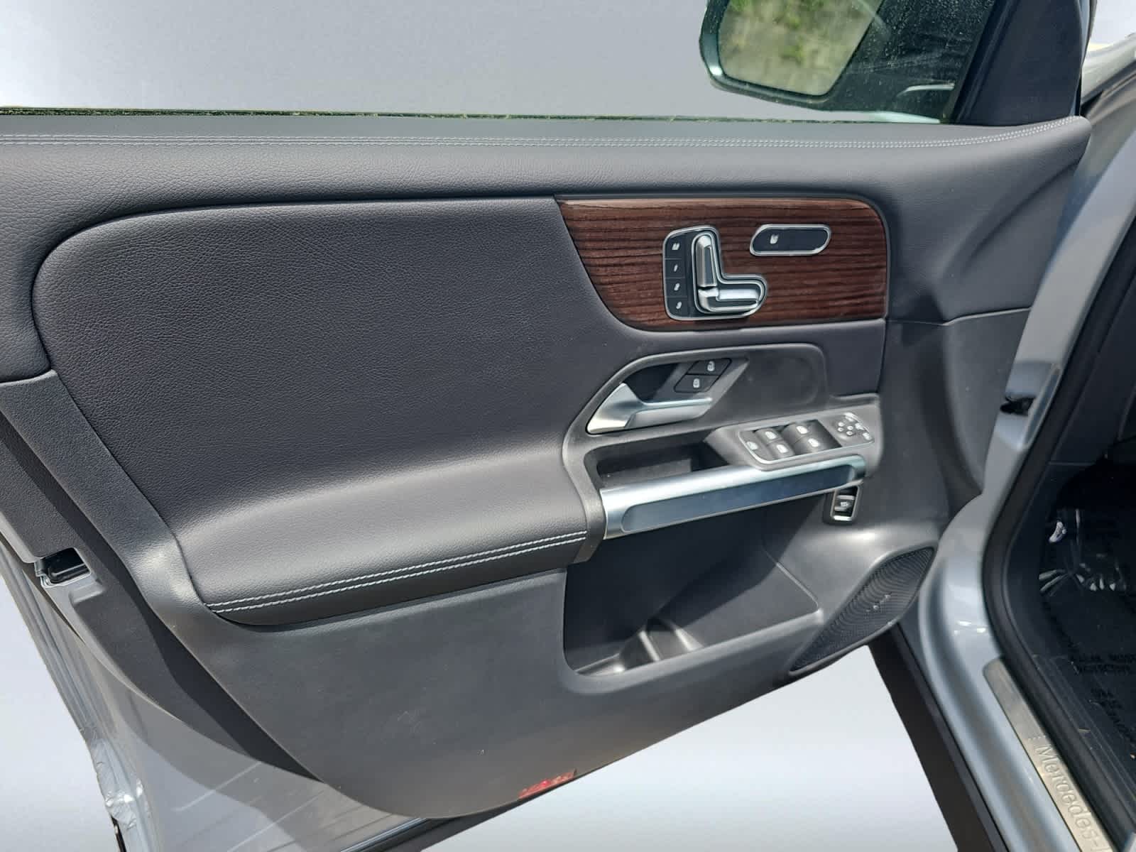 new 2026 Mercedes-Benz GLB 250 car