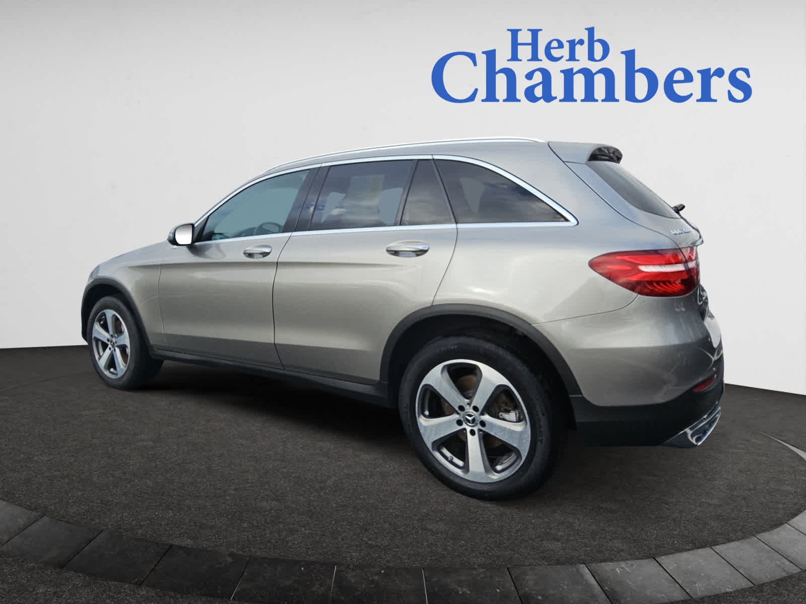 2019 Mercedes Benz GLC 300 4MATIC photo 2