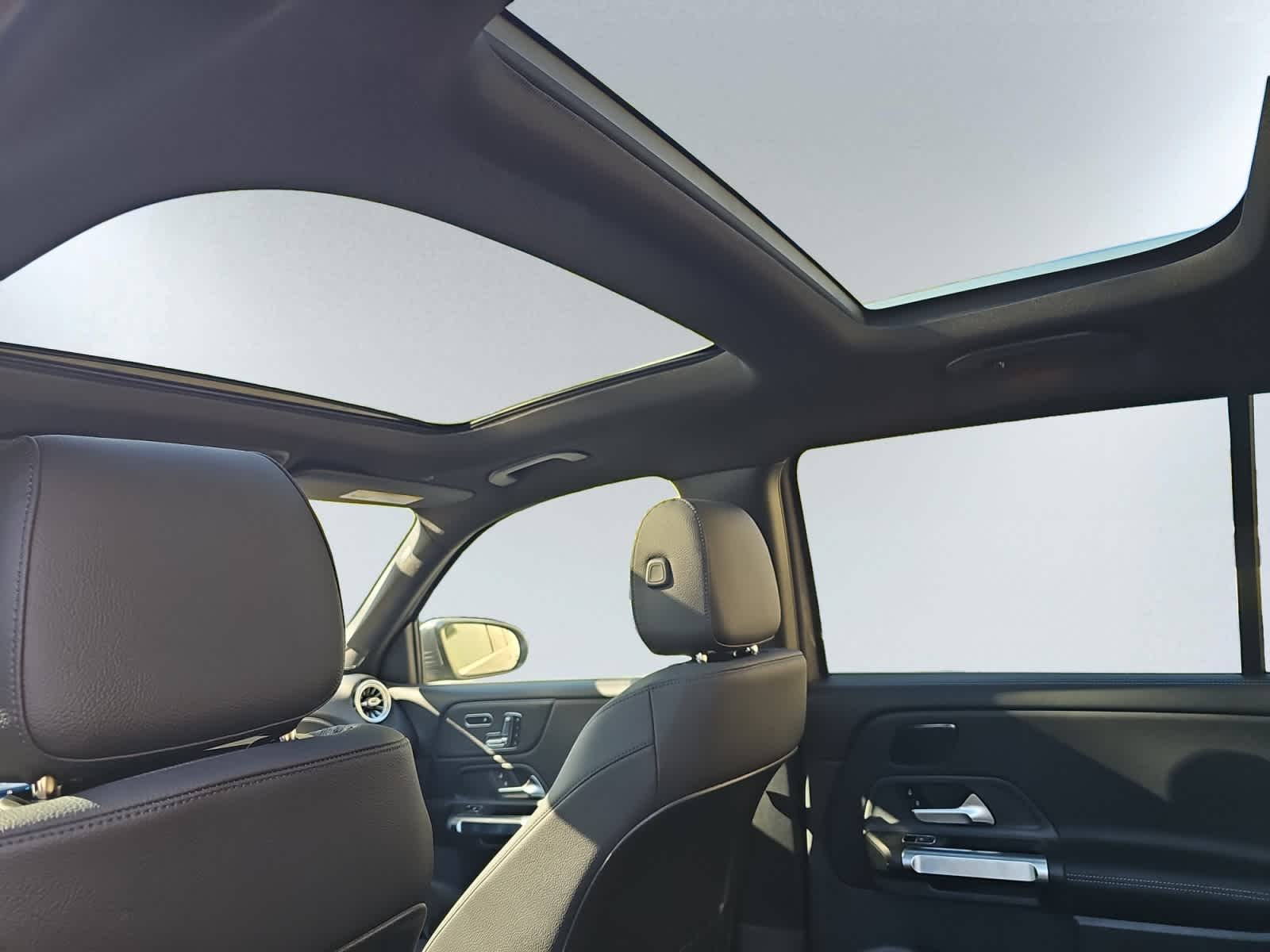new 2026 Mercedes-Benz GLB 250 car