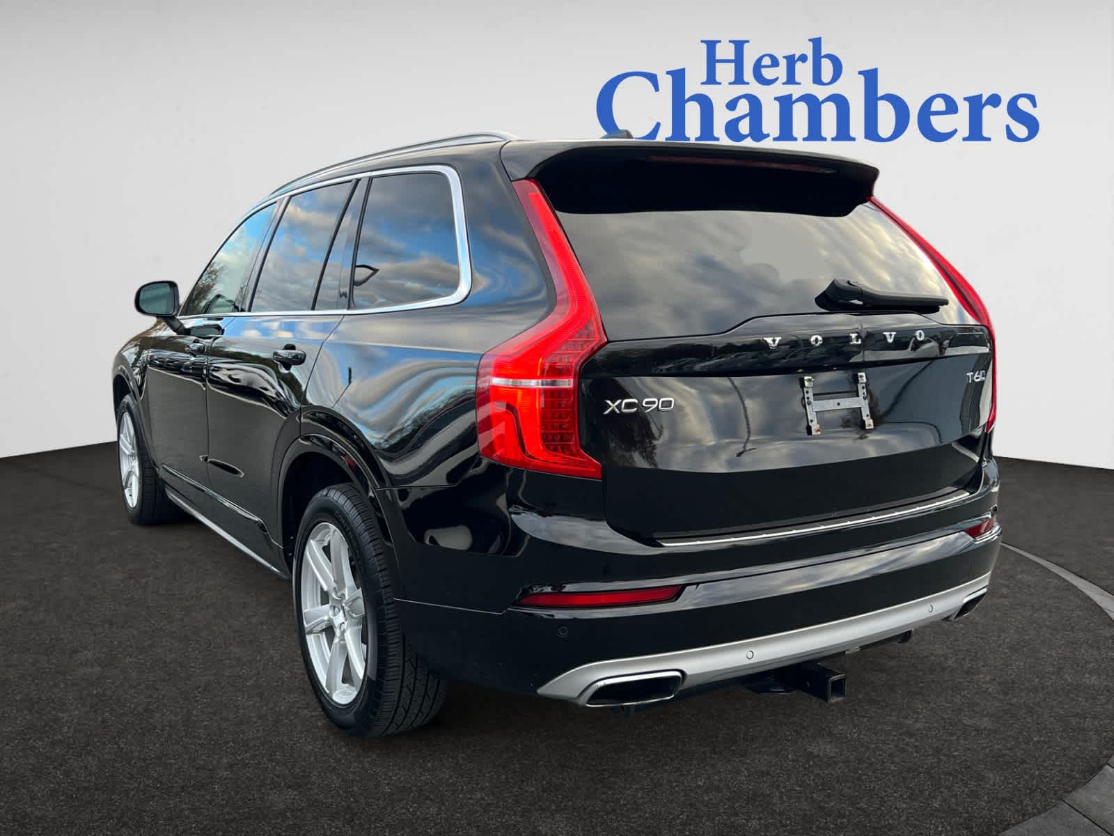 2020 Volvo XC90 T6 Momentum photo 3