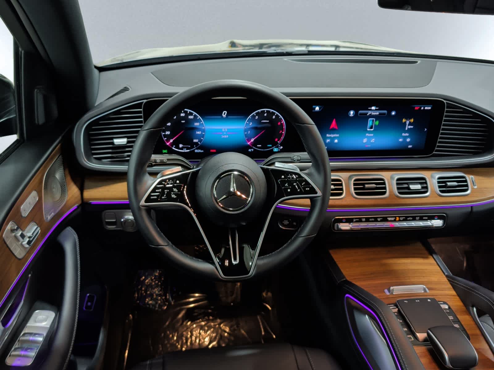 used 2025 Mercedes-Benz GLE 450 car, priced at $67,998