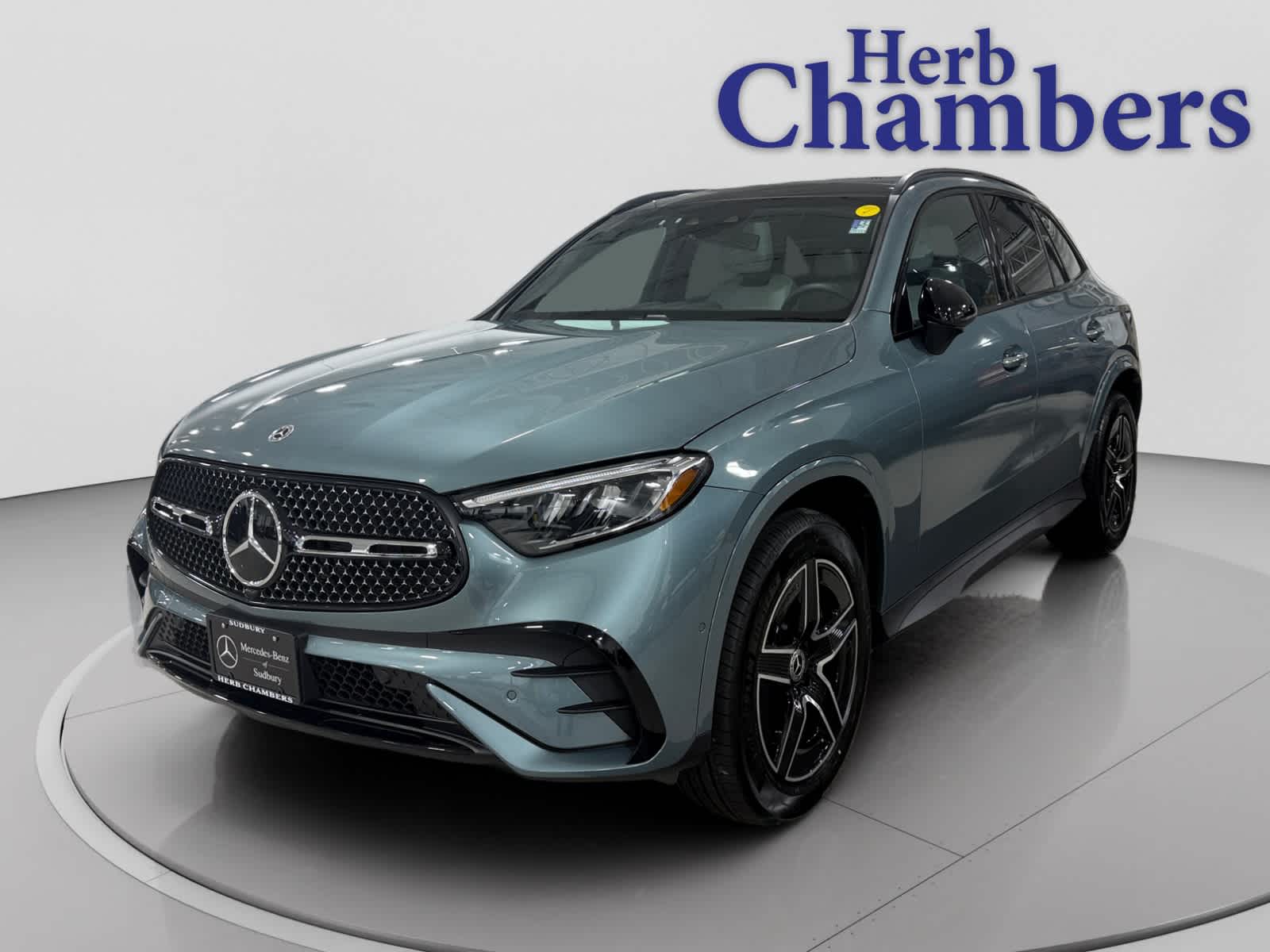 2025 Mercedes Benz GLC 300 4MATIC photo 4