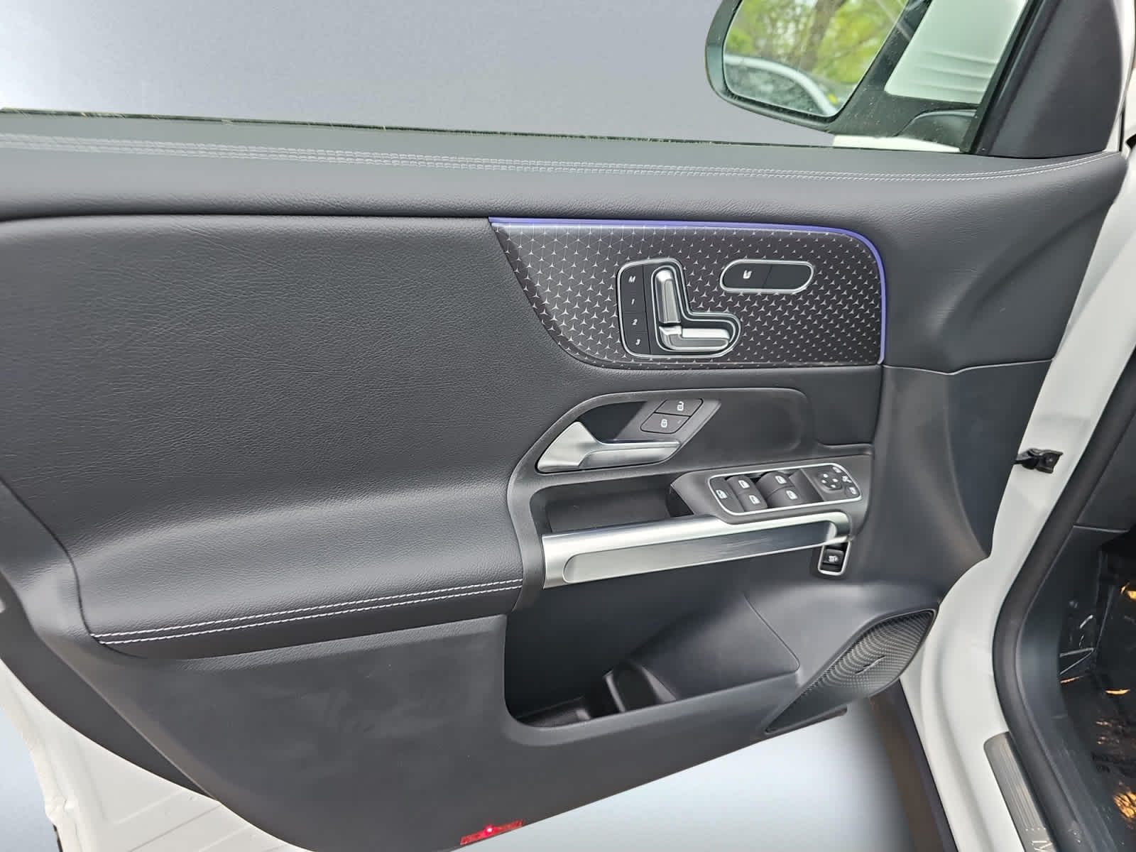 new 2026 Mercedes-Benz GLB 250 car