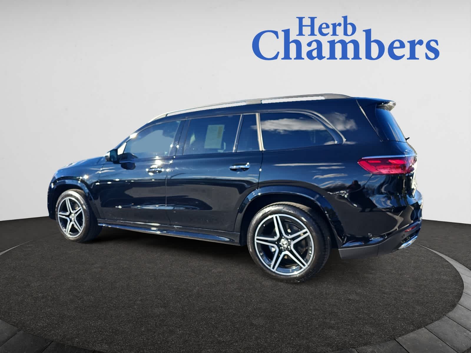 2024 Mercedes Benz GLS 450 4MATIC photo 3