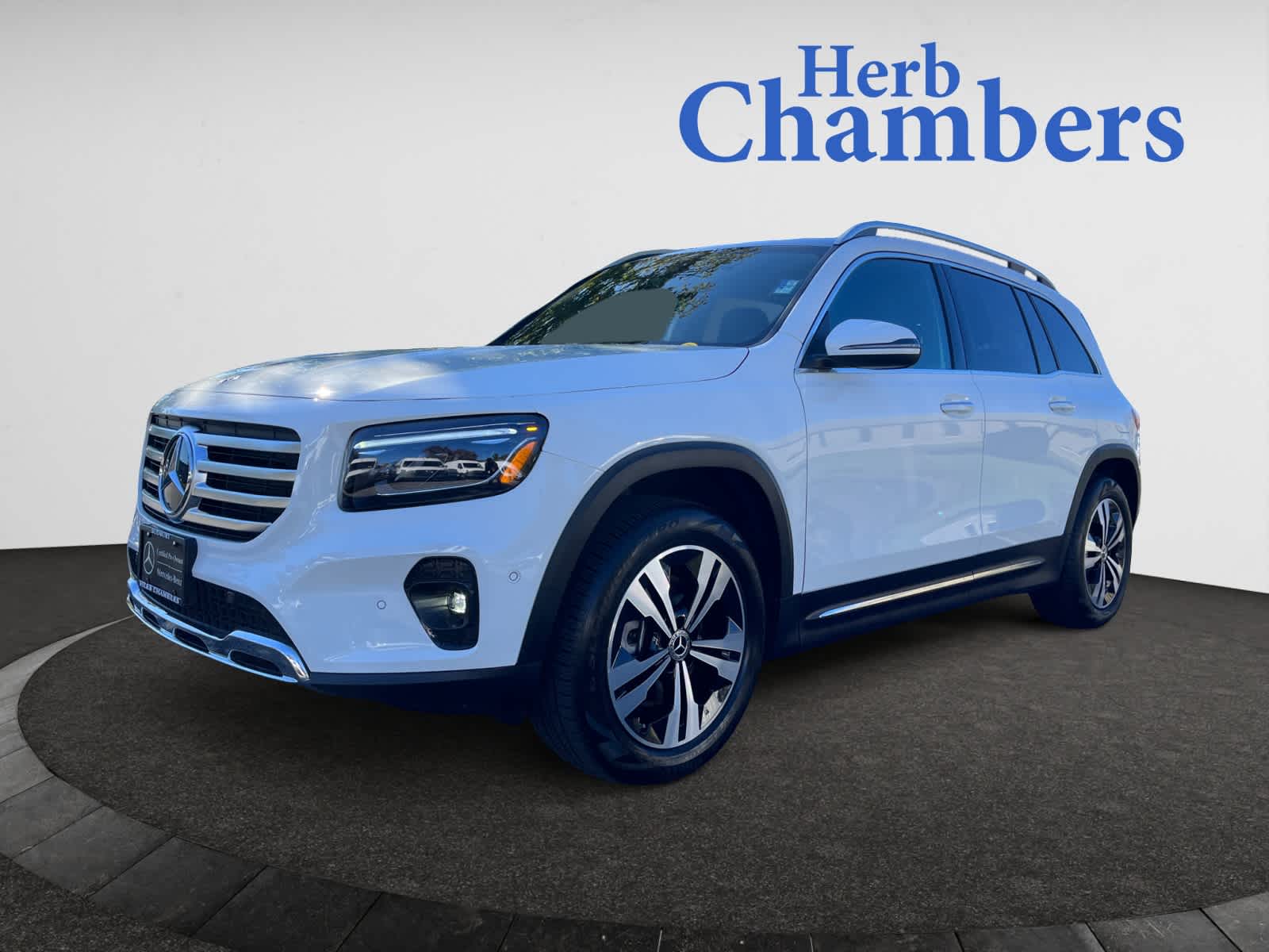 2025 Mercedes Benz GLB 250 4MATIC photo 3