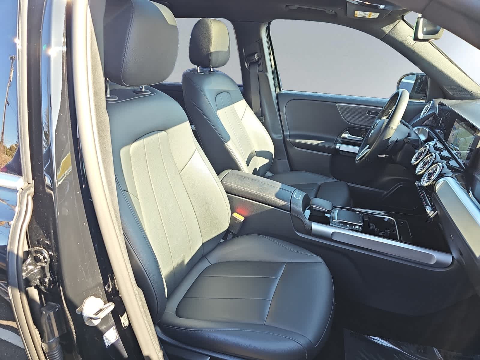 used 2022 Mercedes-Benz GLB 250 car, priced at $30,998