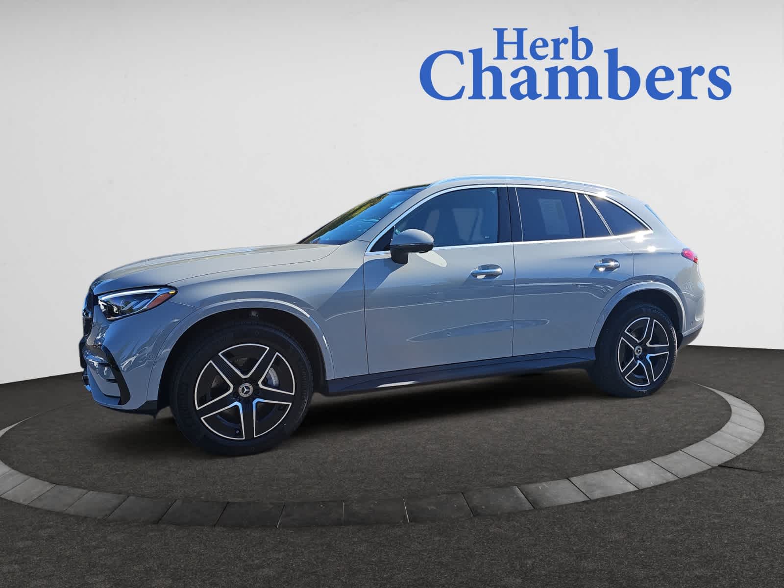 2025 Mercedes Benz GLC 300 4MATIC photo 4