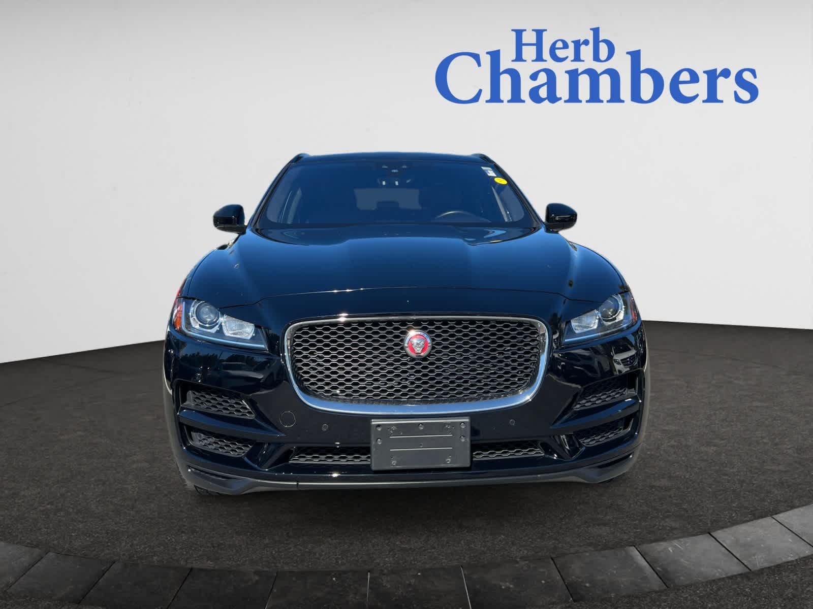 2019 Jaguar F-PACE Premium photo 2