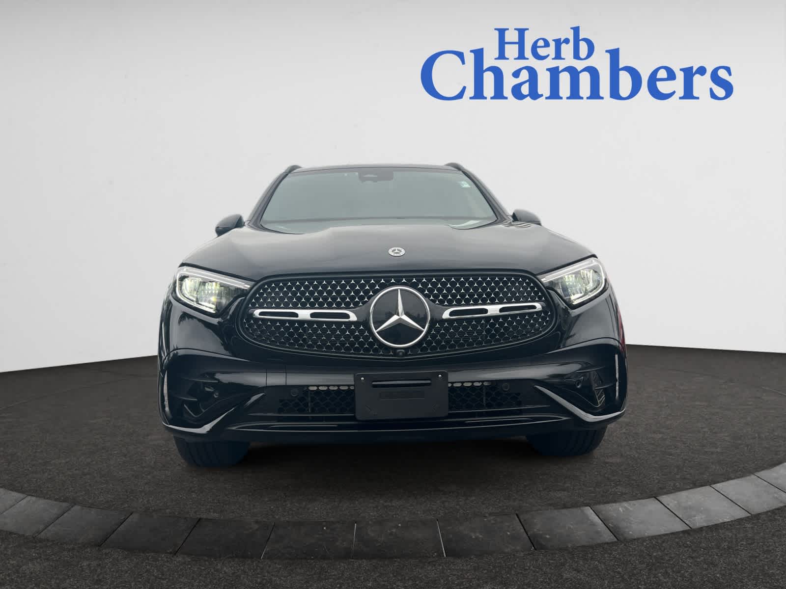2025 Mercedes Benz GLC 300 4MATIC photo 2