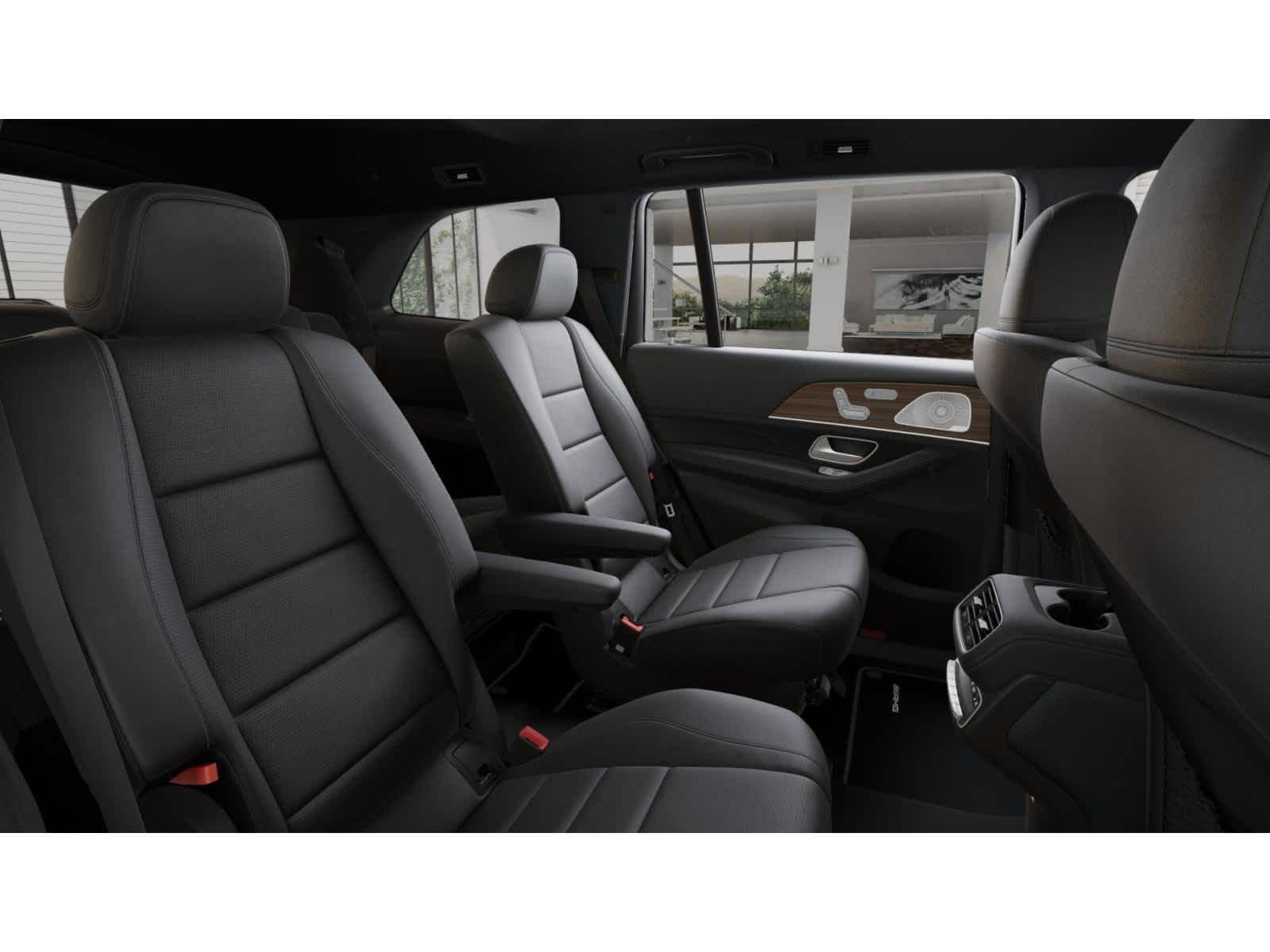 2026 Mercedes Benz GLS 450 4MATIC photo 4