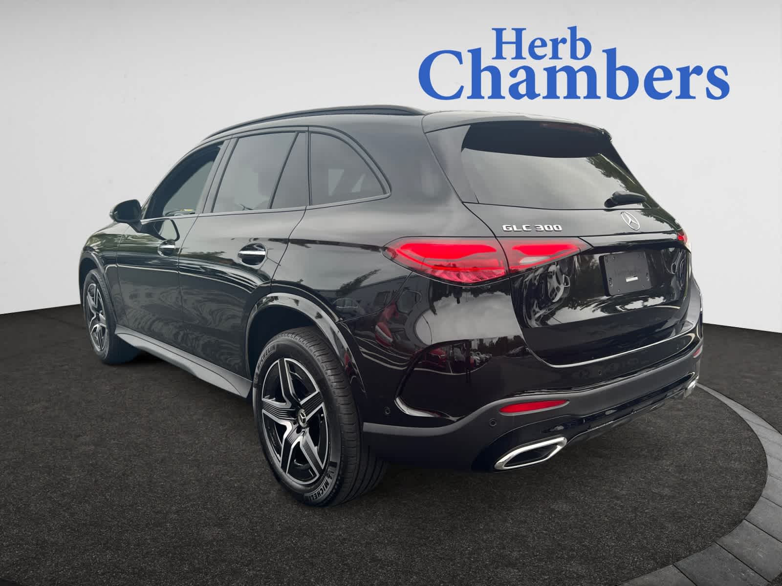 2025 Mercedes Benz GLC 300 4MATIC photo 3