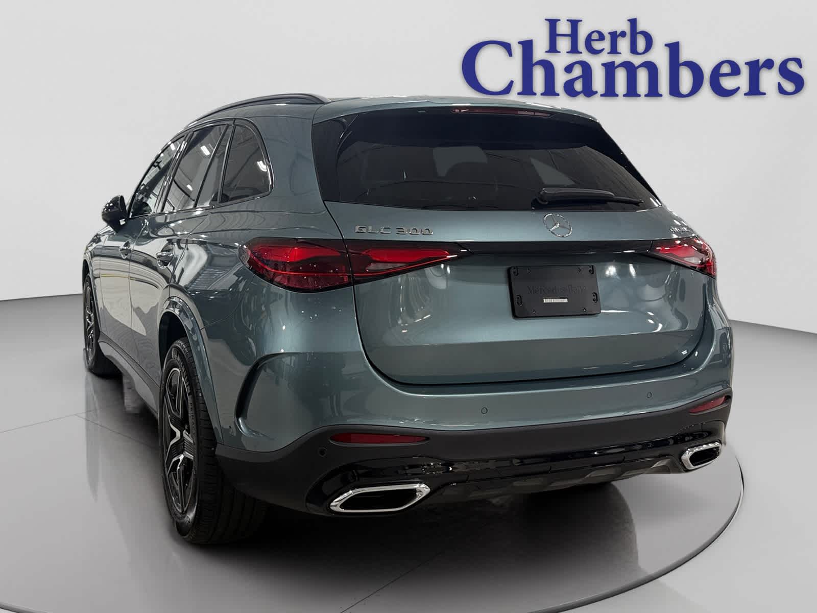 2025 Mercedes Benz GLC 300 4MATIC photo 3