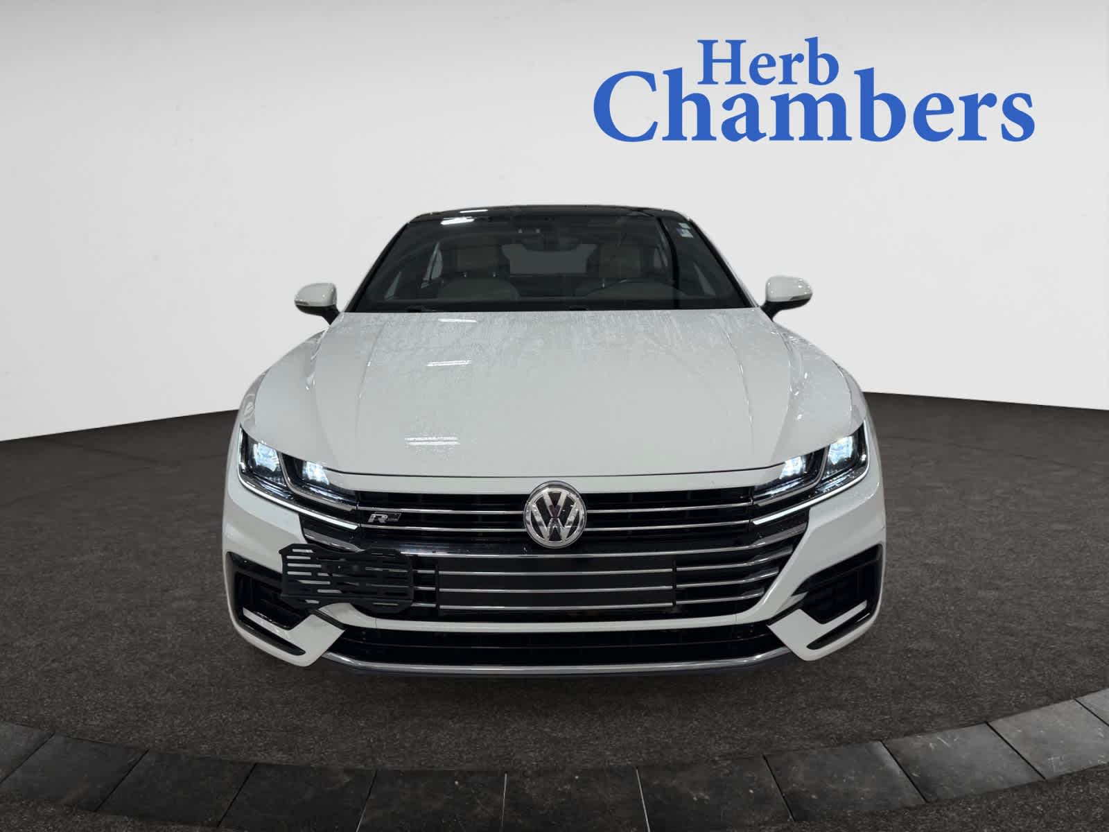 2019 Volkswagen Arteon SEL R-Line photo 2