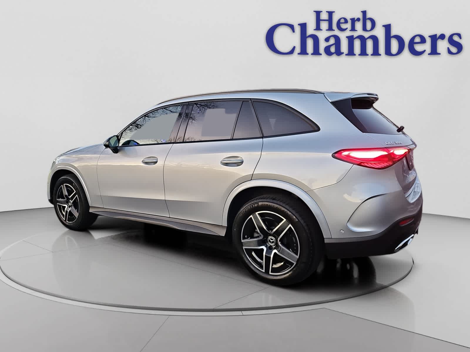 2025 Mercedes Benz GLC 300 4MATIC photo 3