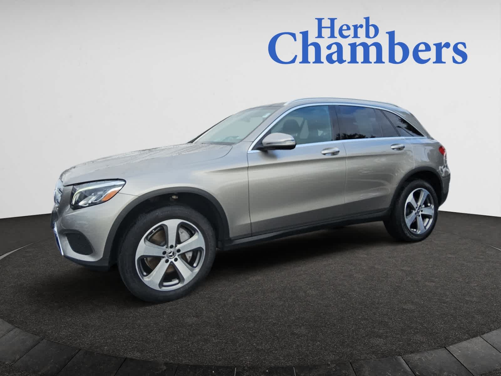 2019 Mercedes Benz GLC 300 4MATIC photo 3