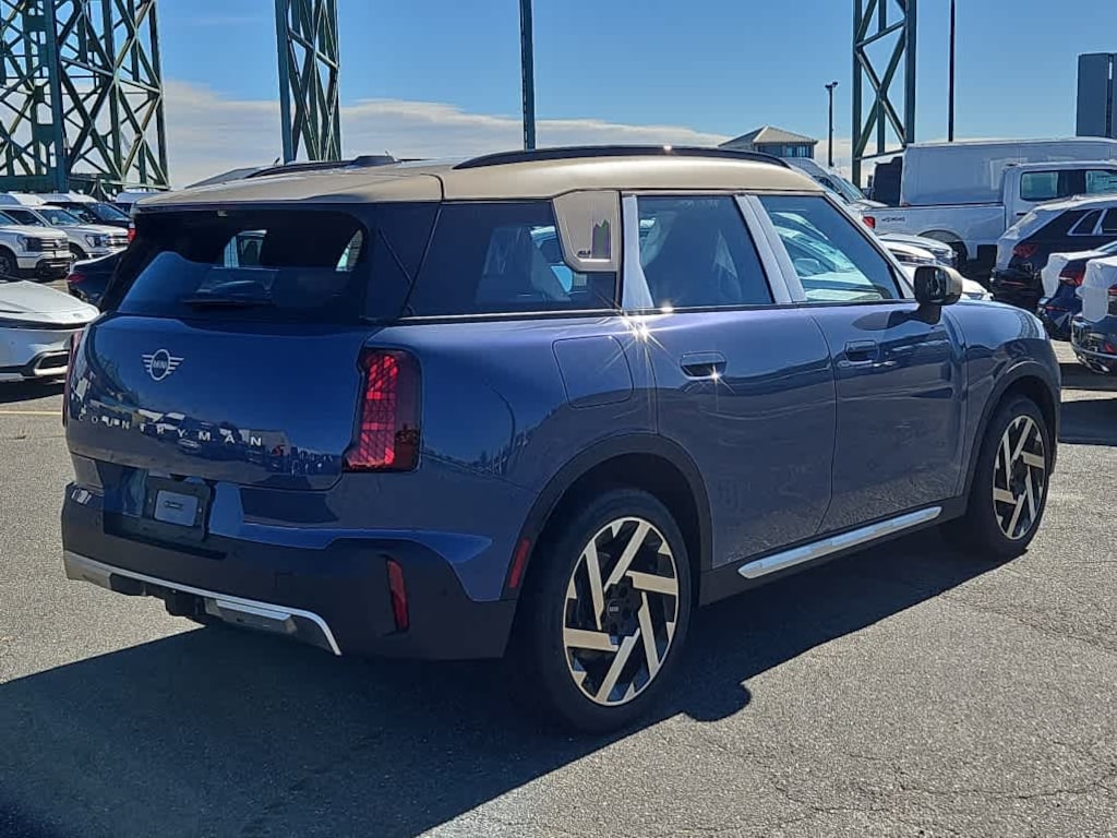New 2026 MINI Countryman Signature Plus SUV