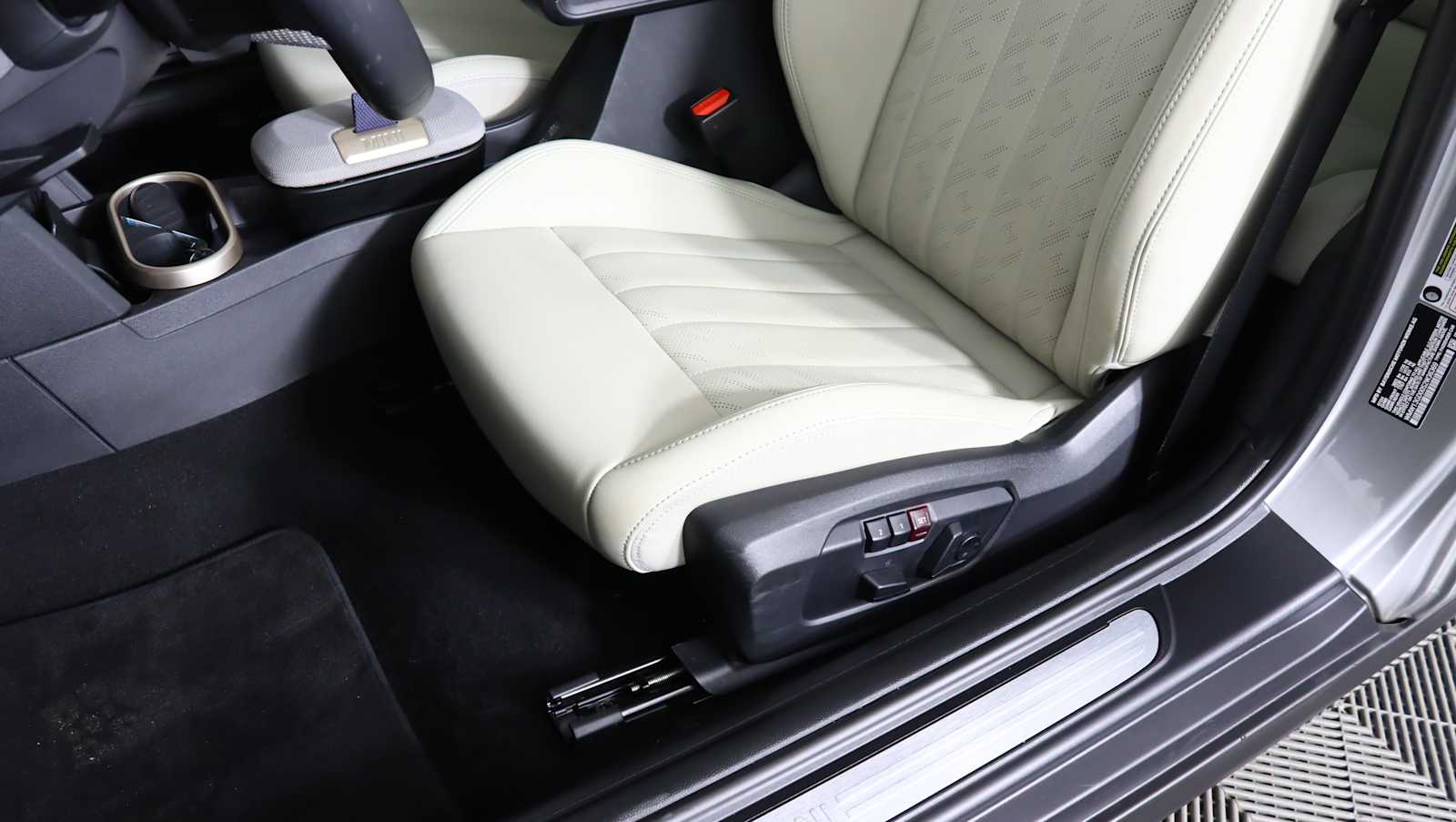 used 2025 MINI Hardtop 2 Door car, priced at $27,921