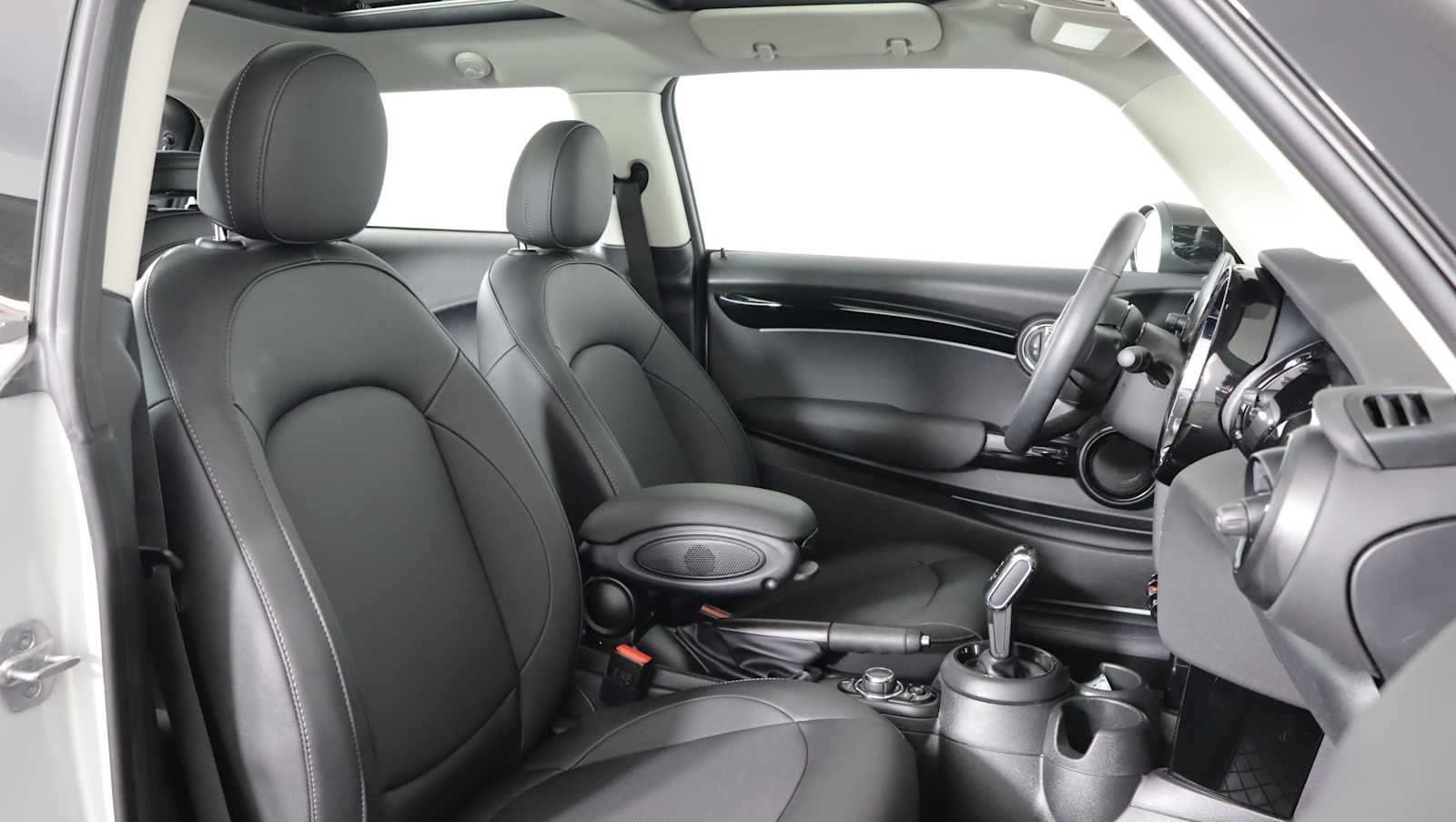 used 2023 MINI Hardtop 2 Door car, priced at $23,878