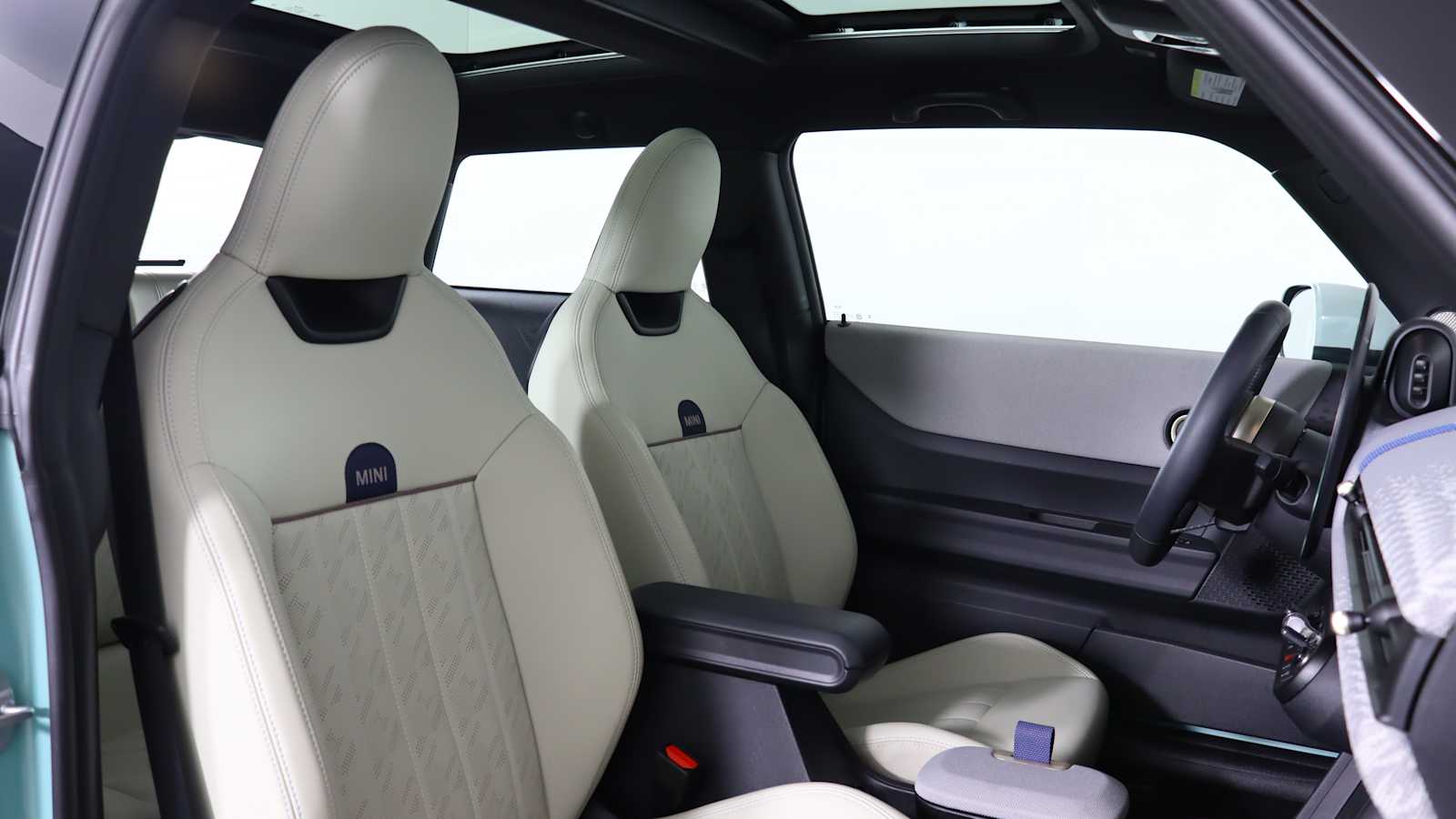 used 2025 MINI Hardtop 2 Door car, priced at $29,821